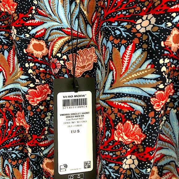Vero Moda floral mini dress; brand new with tag - Picture 5 of 7